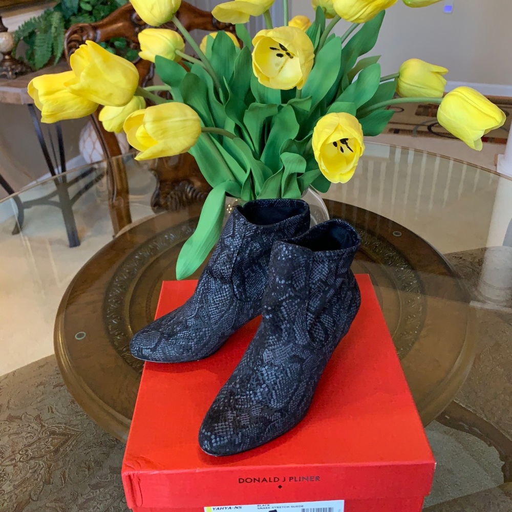 Donald Pliner booties